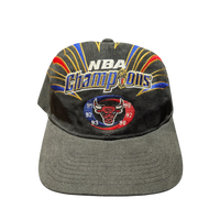 Vintage 97/98 NBA Champions Chicago Bulls STARTER Hat
