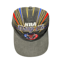Vintage 97/98 NBA Champions Chicago Bulls STARTER Hat